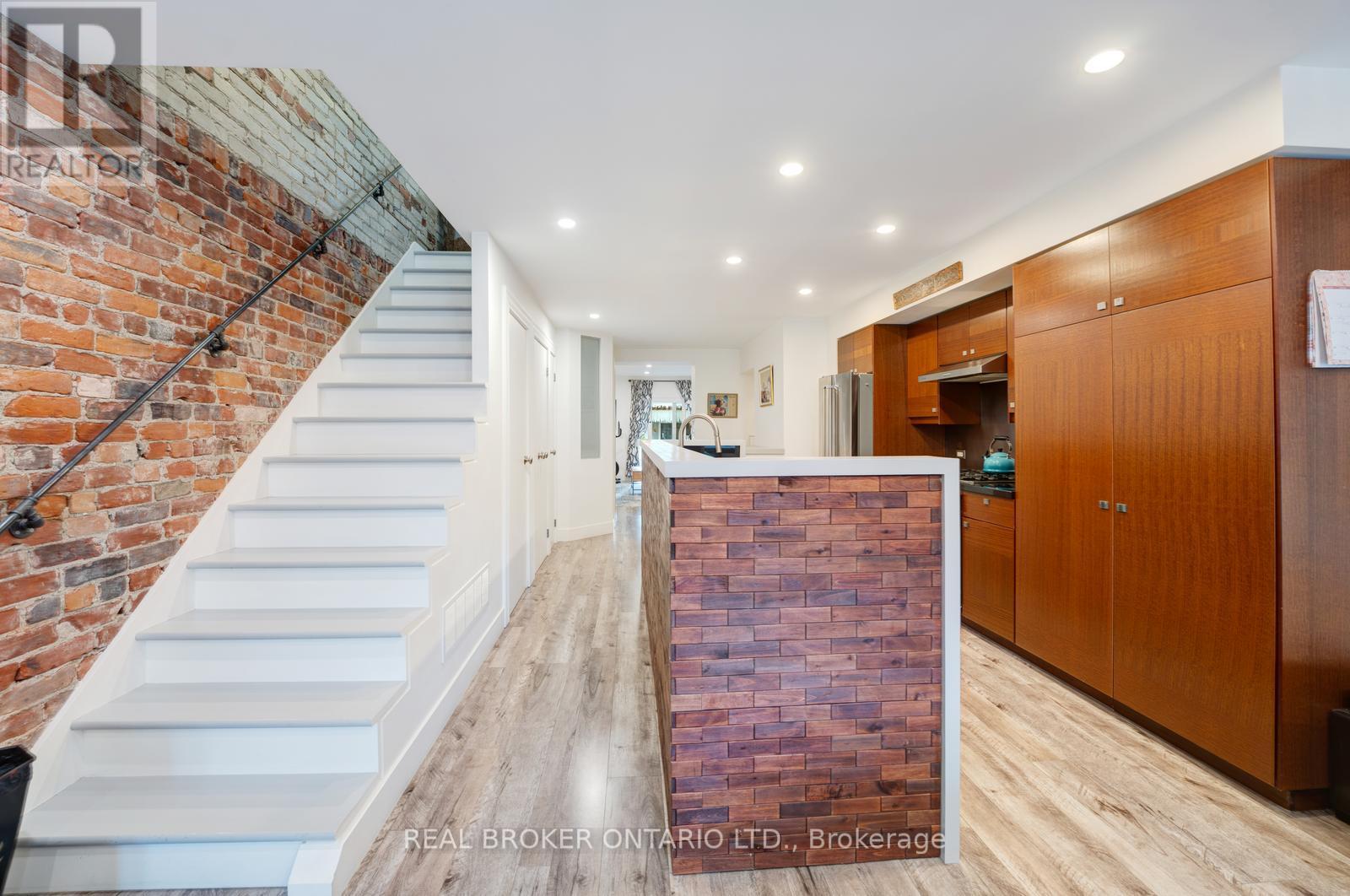 Photo 5 of Main 270 Mcroberts Avenue, Toronto ON