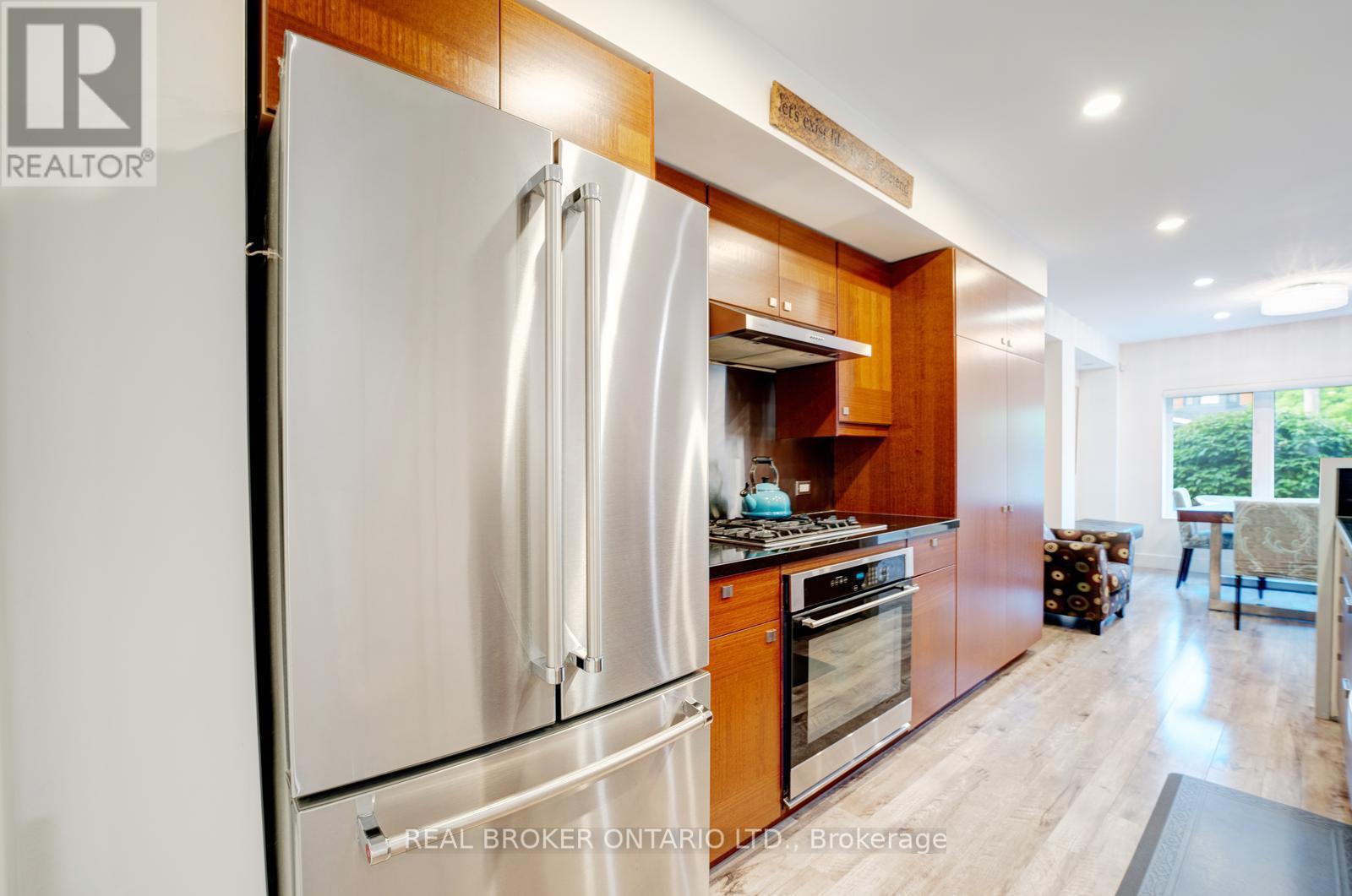 Photo 9 of Main 270 Mcroberts Avenue, Toronto ON