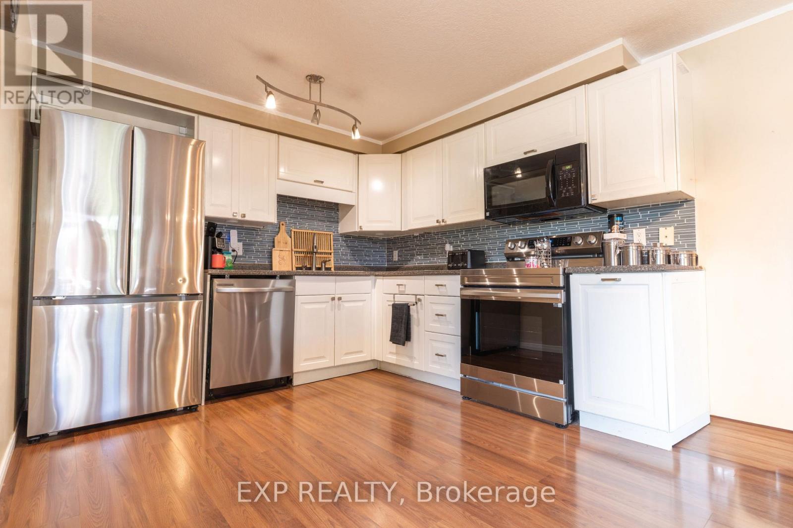 Photo 12 of 318 Activa Avenue, Kitchener ON