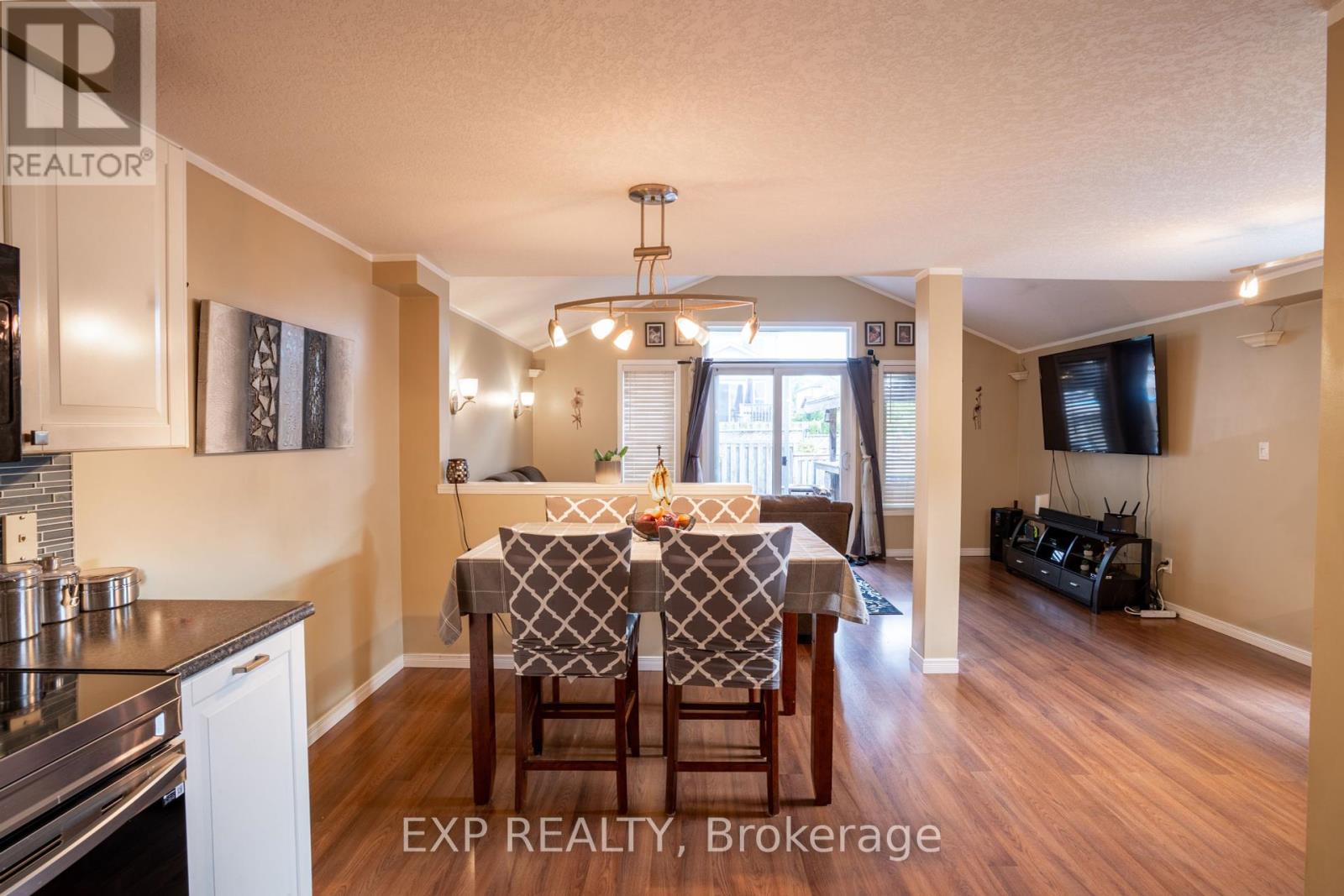 Photo 14 of 318 Activa Avenue, Kitchener ON