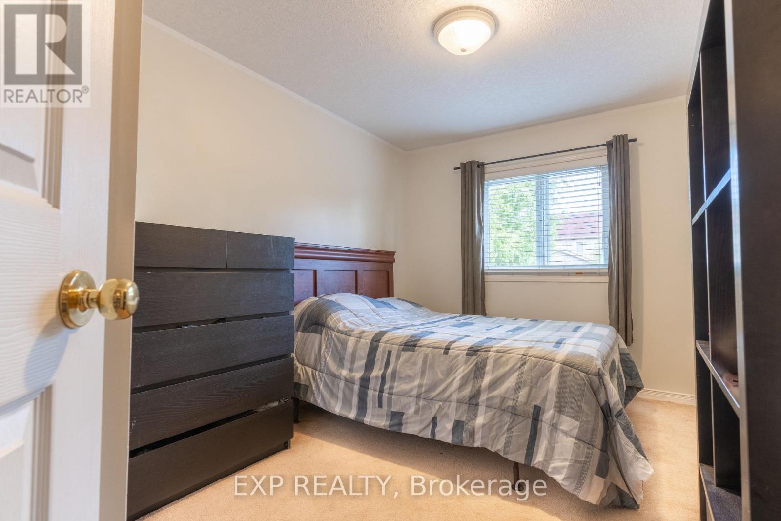 Photo 20 of 318 Activa Avenue, Kitchener ON