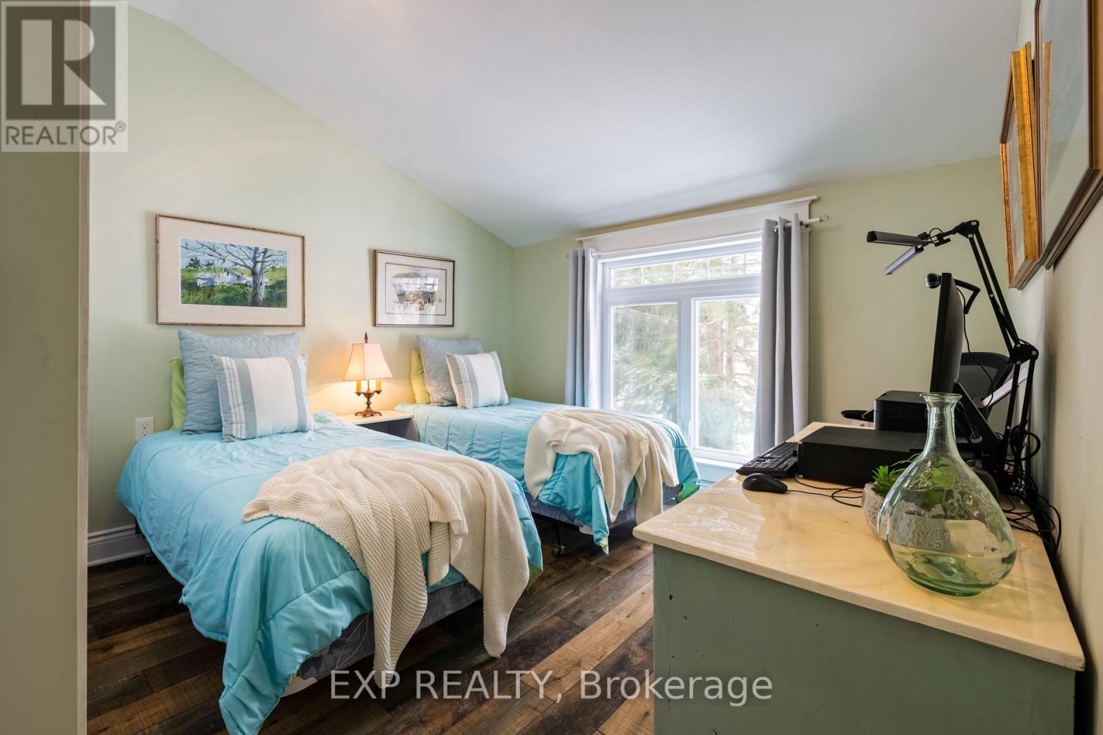 Photo 32 of 16 Mill Street, Amaranth ON