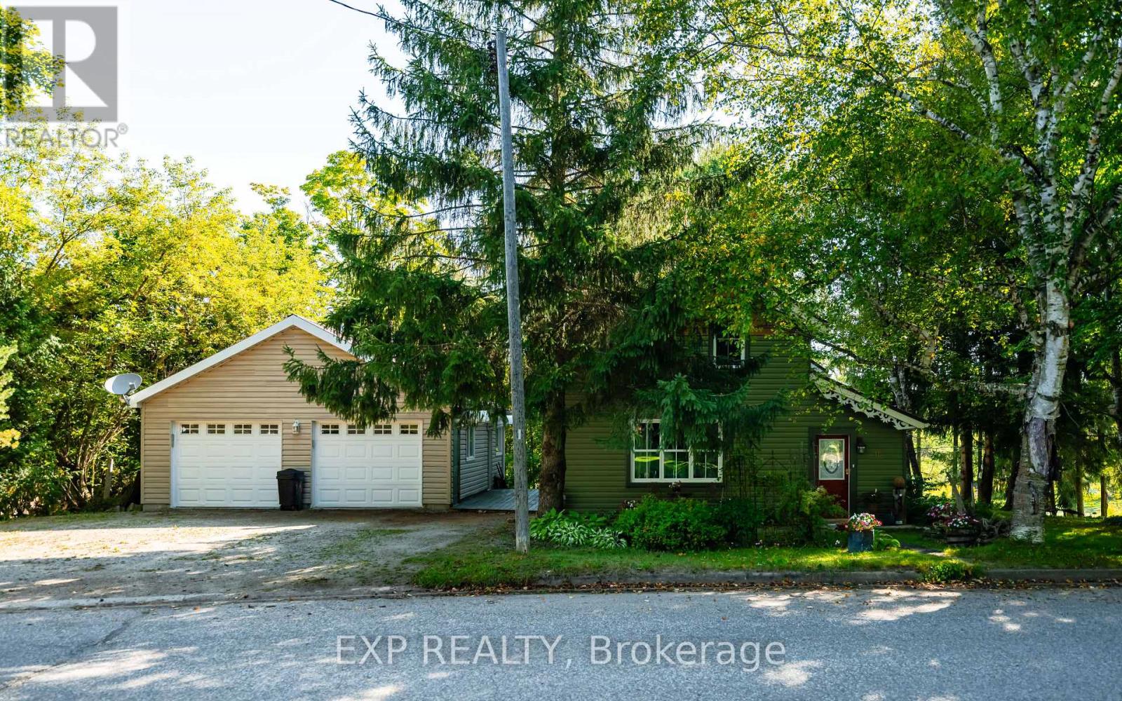 Photo 4 of 16 Mill Street, Amaranth ON