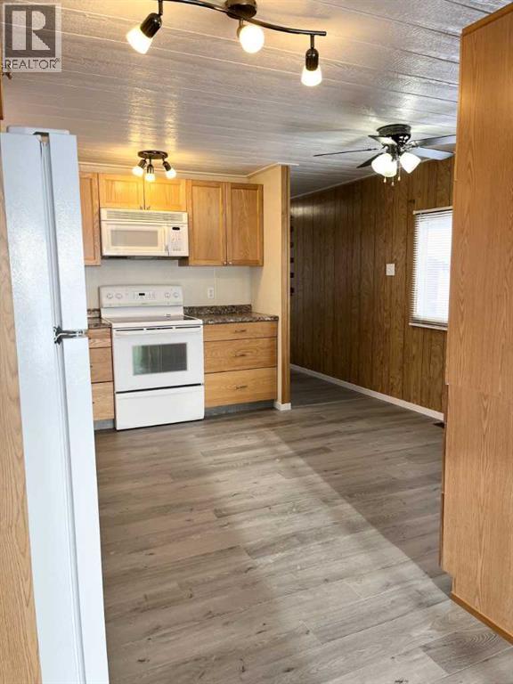Photo 11 of 80 8060 100 Street, Grande Prairie AB