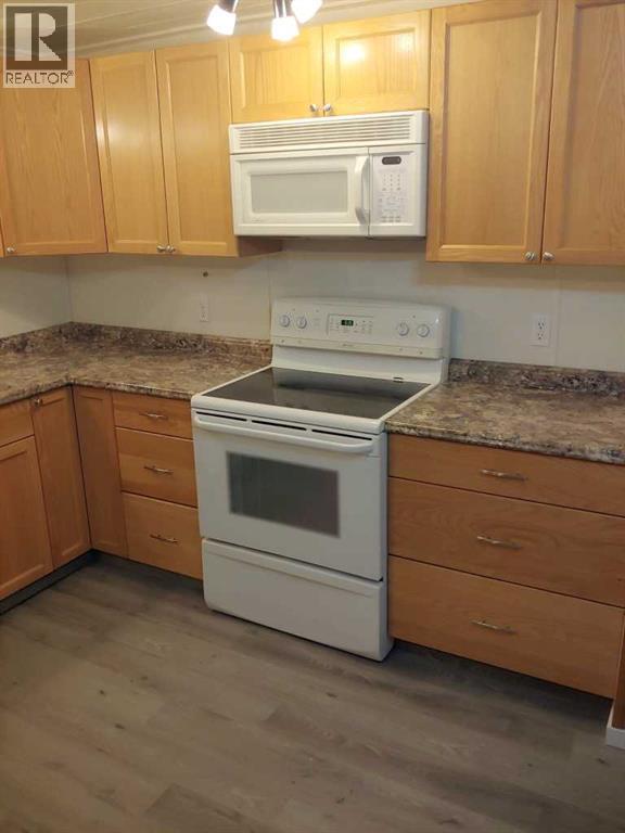 Photo 9 of 80 8060 100 Street, Grande Prairie AB