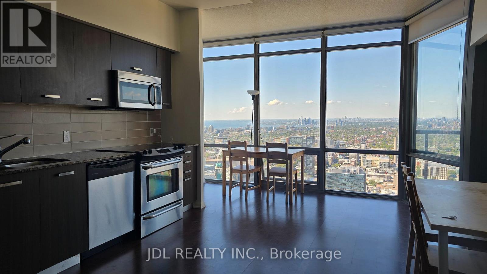 Photo 1 of 4702 832 Bay Street, Toronto ON