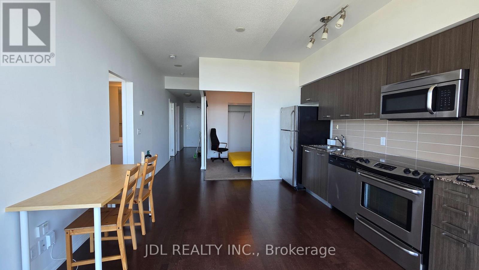 Photo 2 of 4702 832 Bay Street, Toronto ON