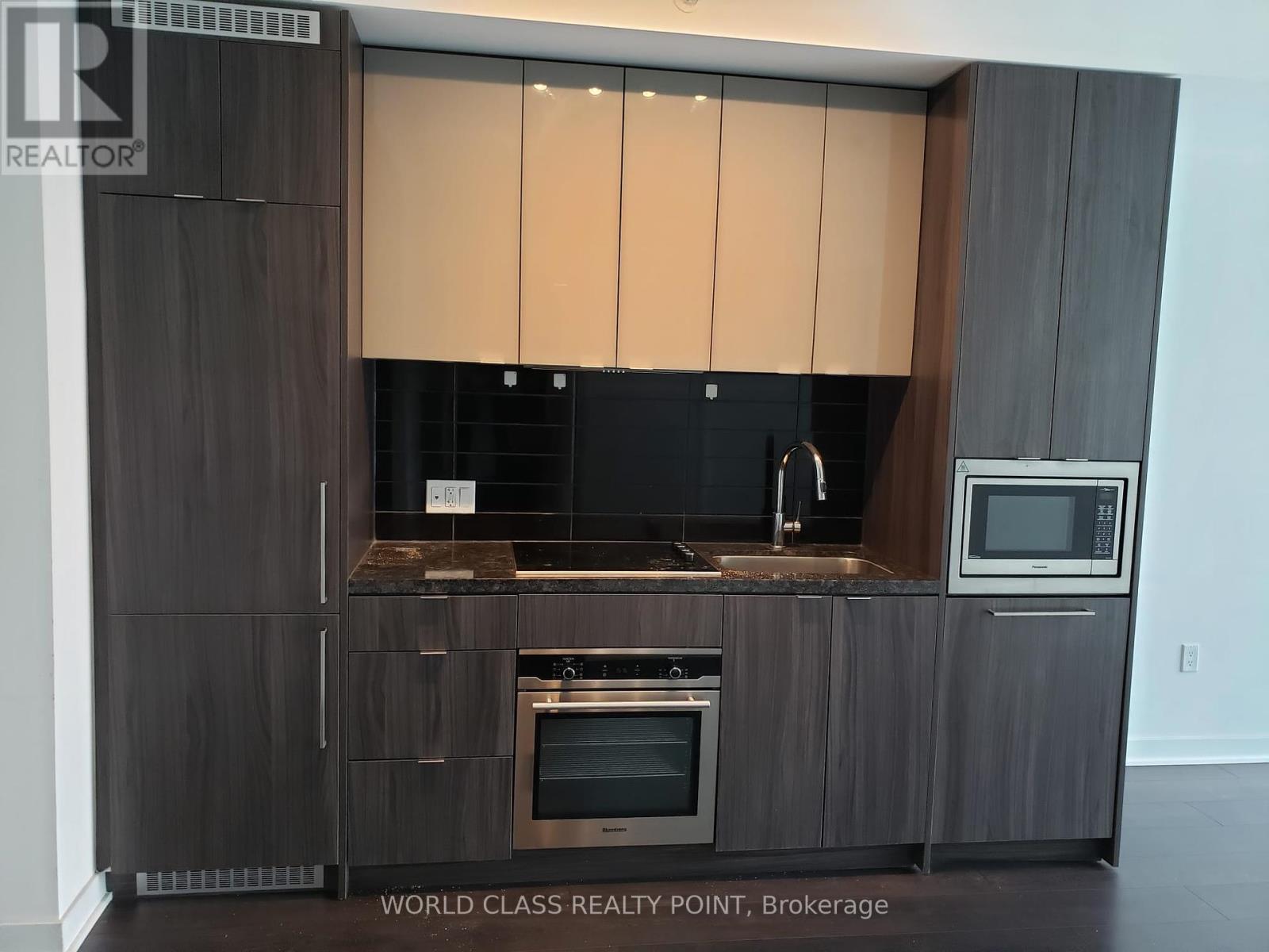 Photo 2 of 3606 115 Blue Jays Way, Toronto ON