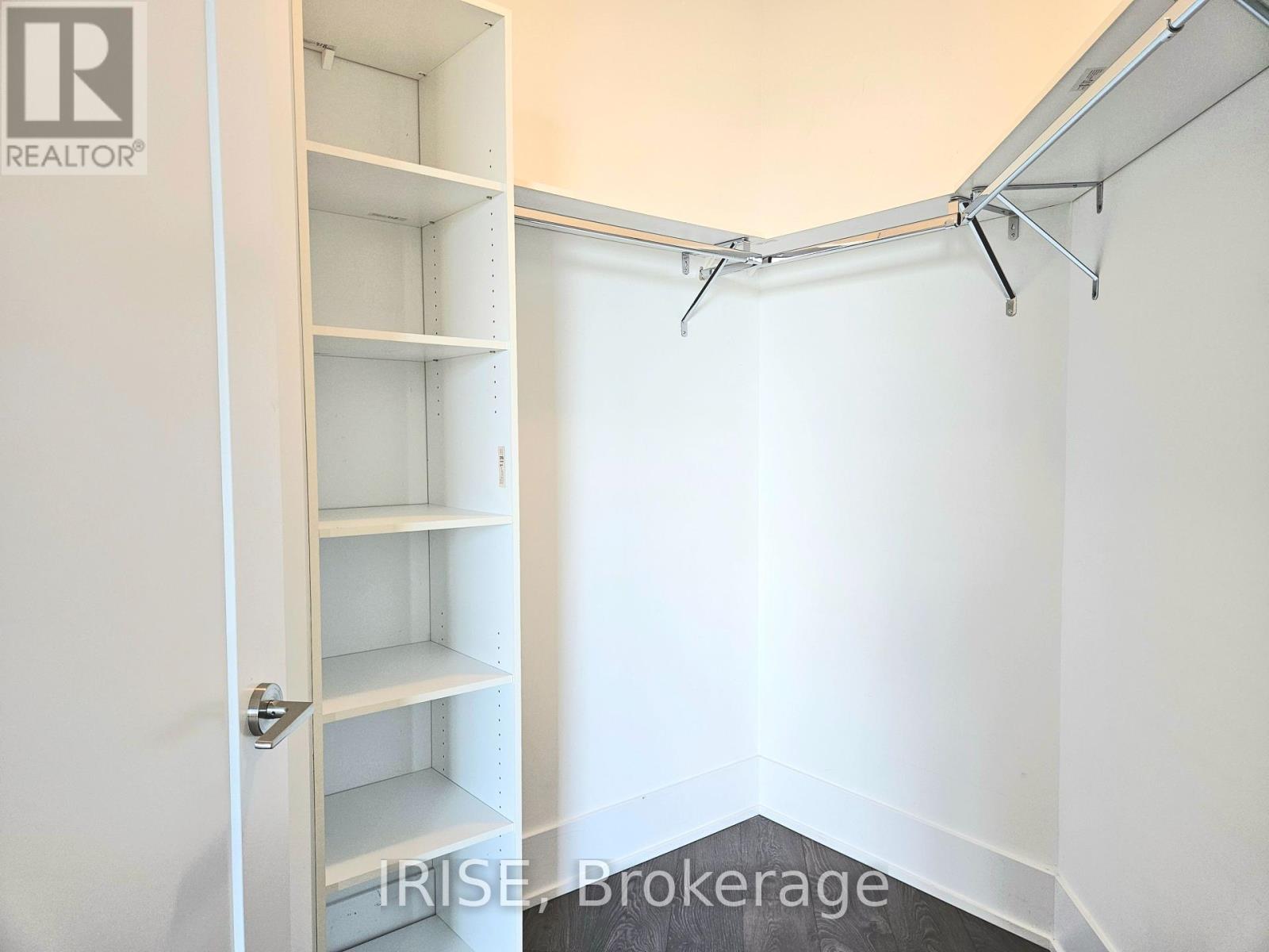 Photo 12 of 218 1 Edgewater Drive, Toronto ON