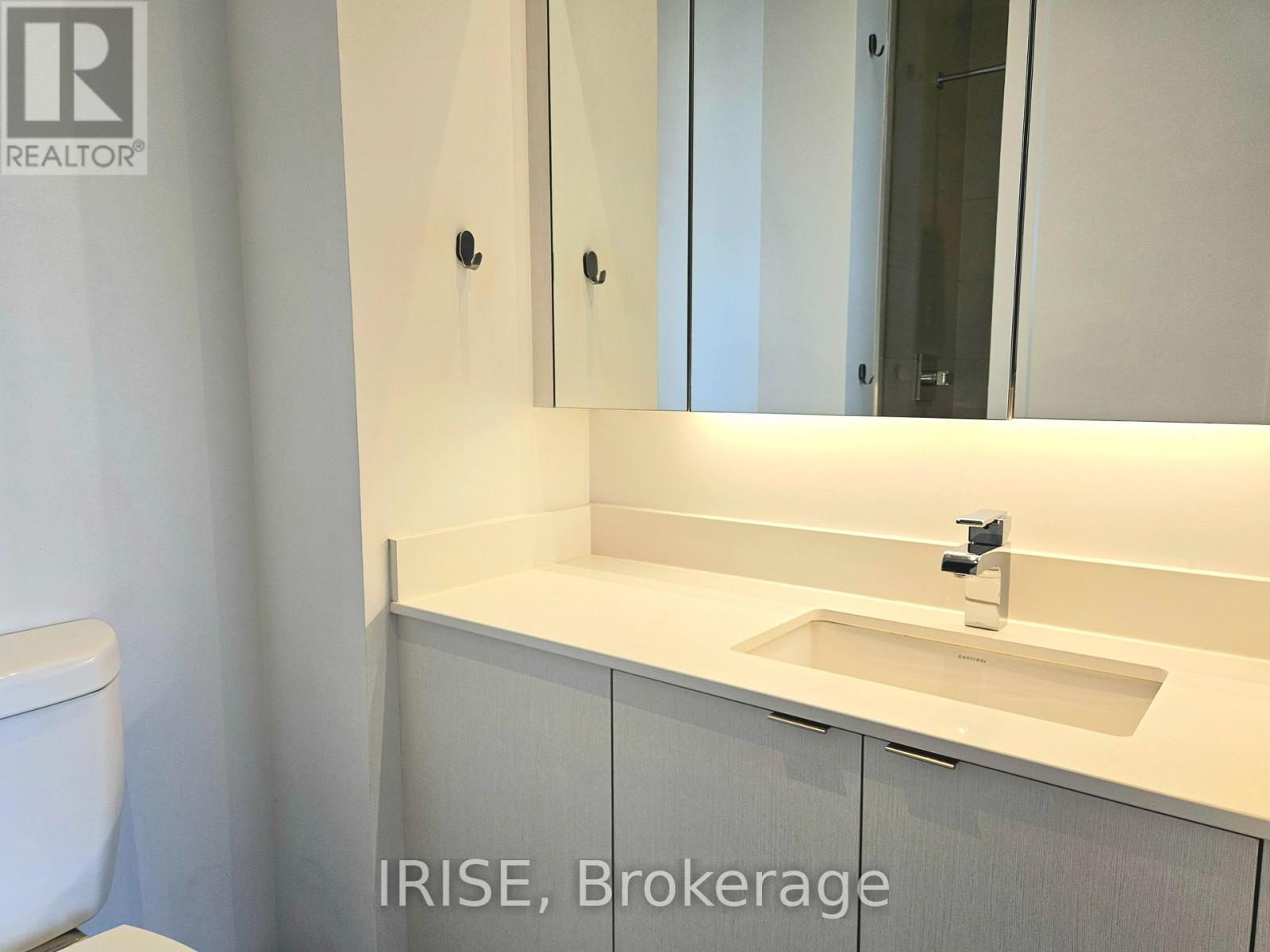 Photo 14 of 218 1 Edgewater Drive, Toronto ON