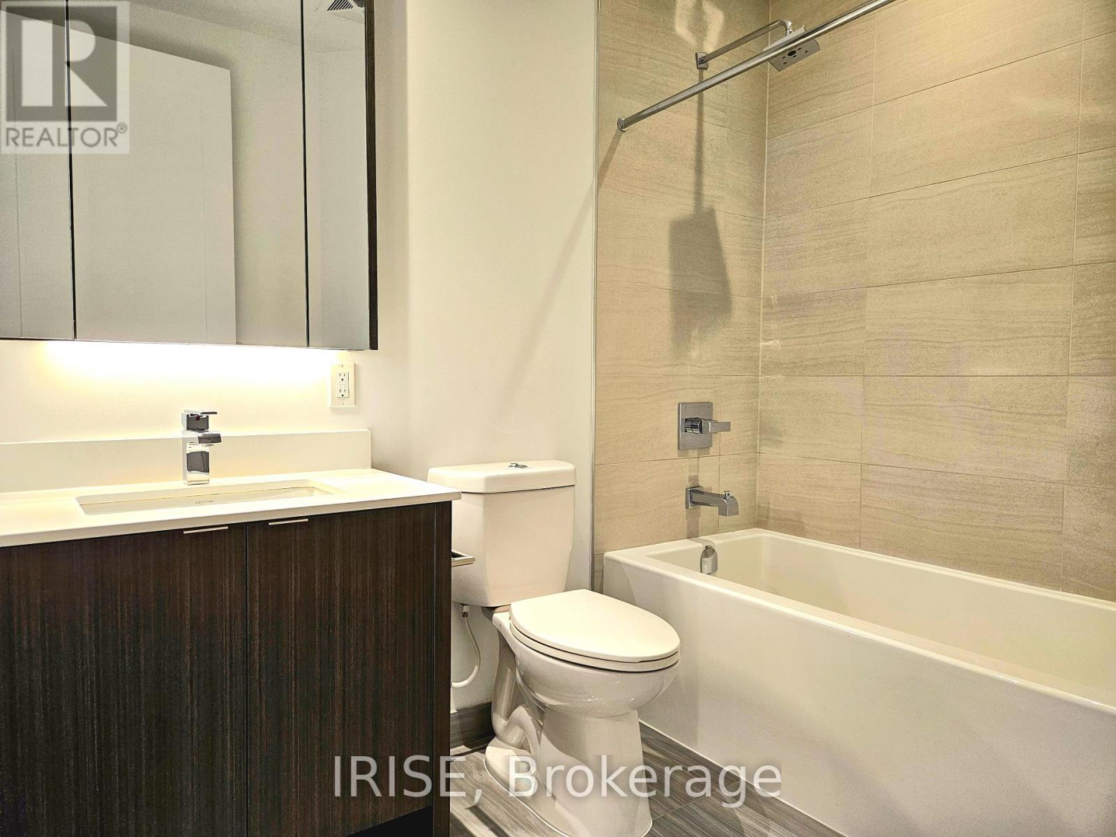 Photo 16 of 218 1 Edgewater Drive, Toronto ON