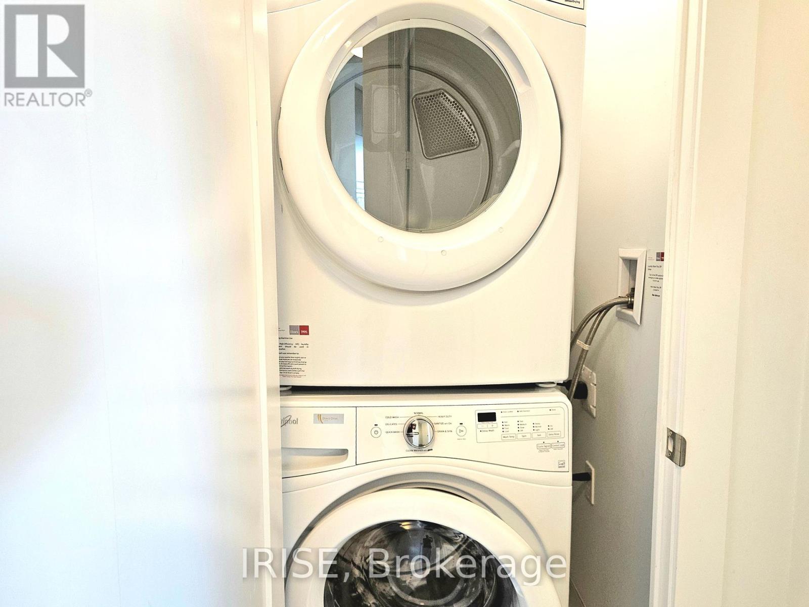 Photo 17 of 218 1 Edgewater Drive, Toronto ON