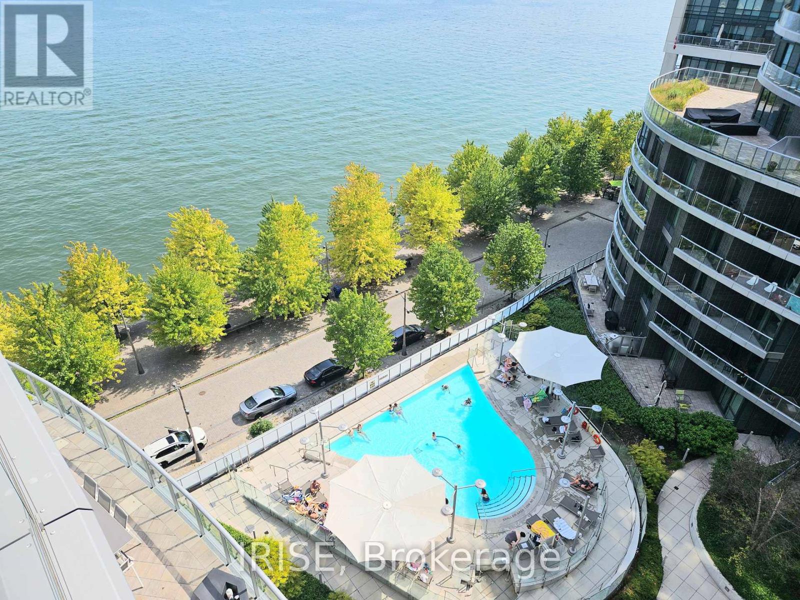 Photo 23 of 218 1 Edgewater Drive, Toronto ON