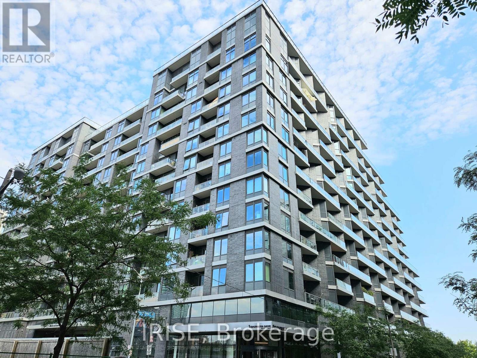 Photo 26 of 218 1 Edgewater Drive, Toronto ON