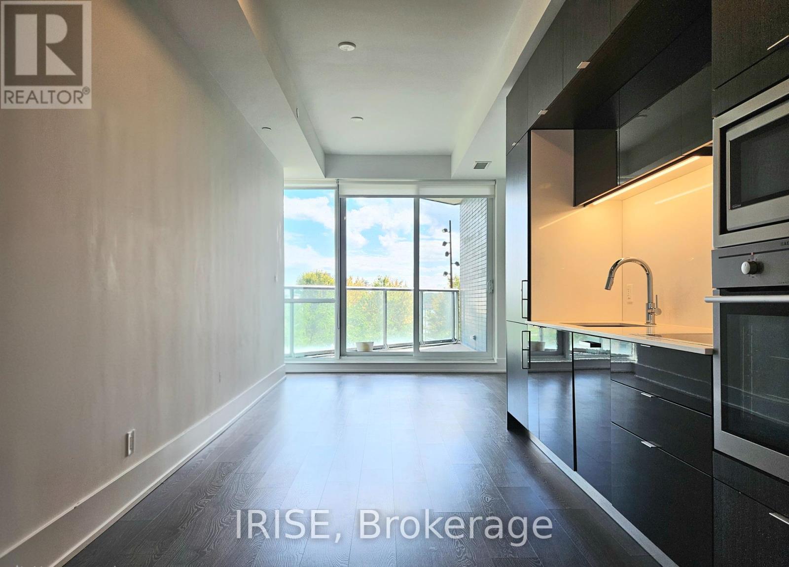 Photo 3 of 218 1 Edgewater Drive, Toronto ON