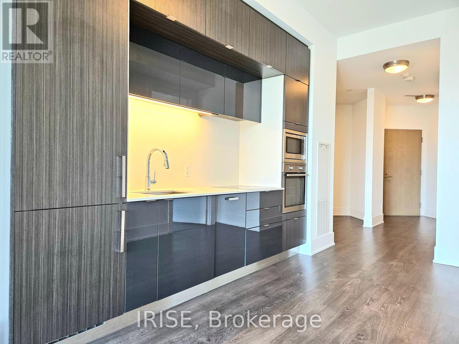 Photo 4 of 218 1 Edgewater Drive, Toronto ON