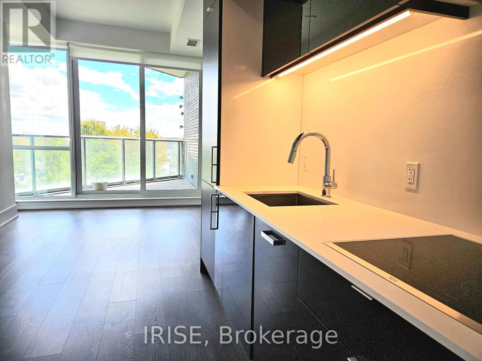 Photo 6 of 218 1 Edgewater Drive, Toronto ON