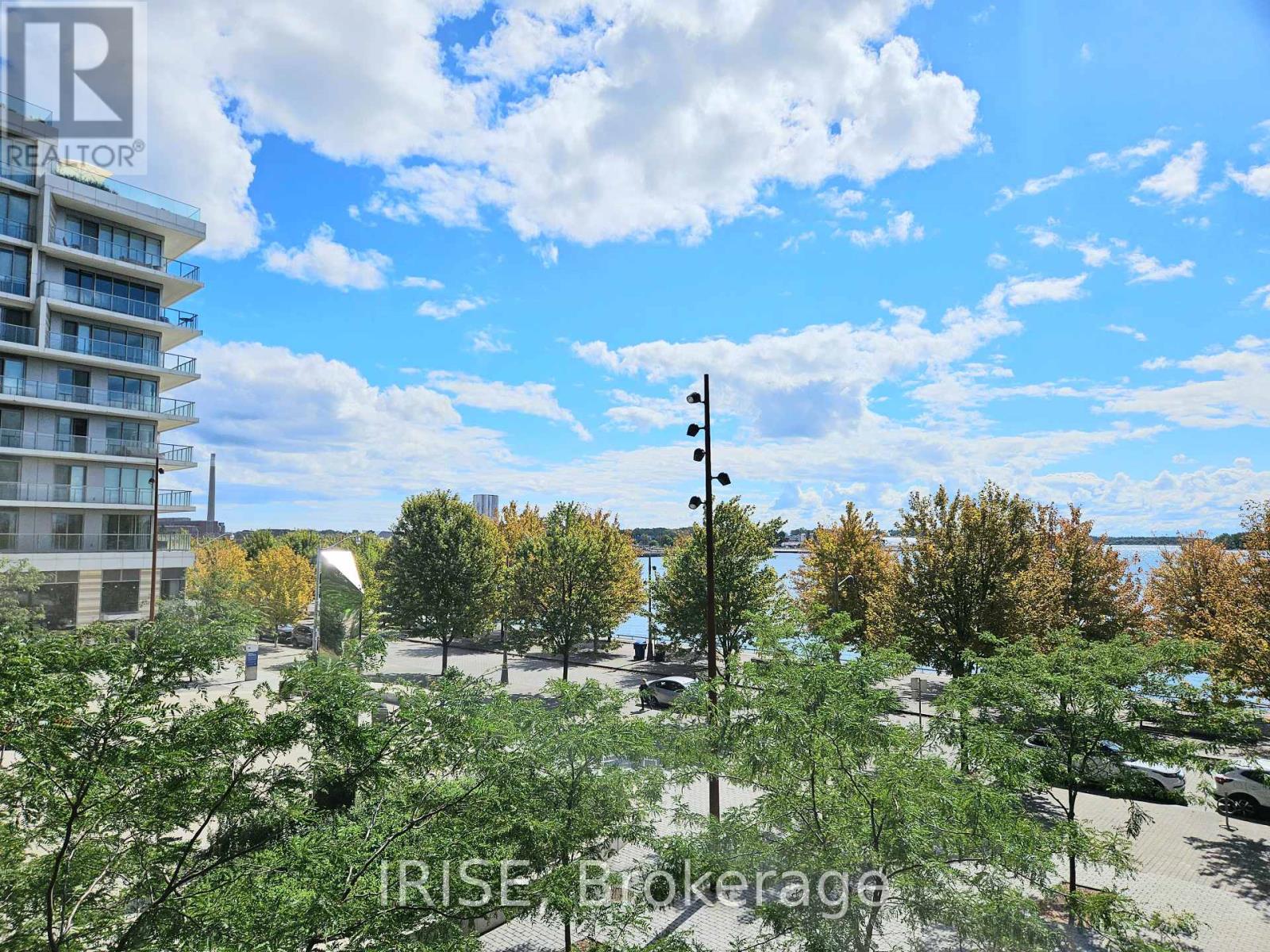 Photo 9 of 218 1 Edgewater Drive, Toronto ON