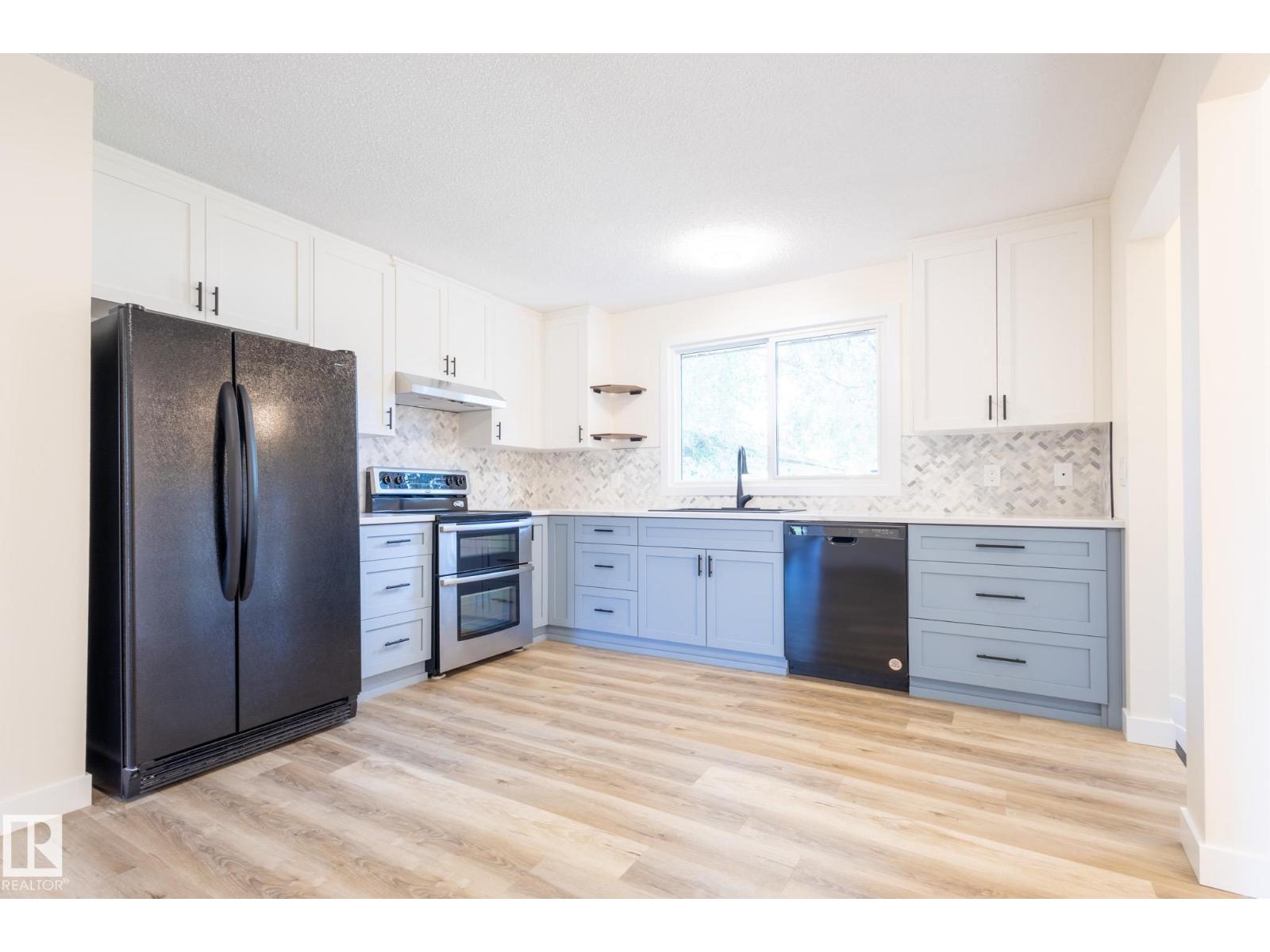 Photo 1 of 3109 110 A St Nw, Edmonton AB