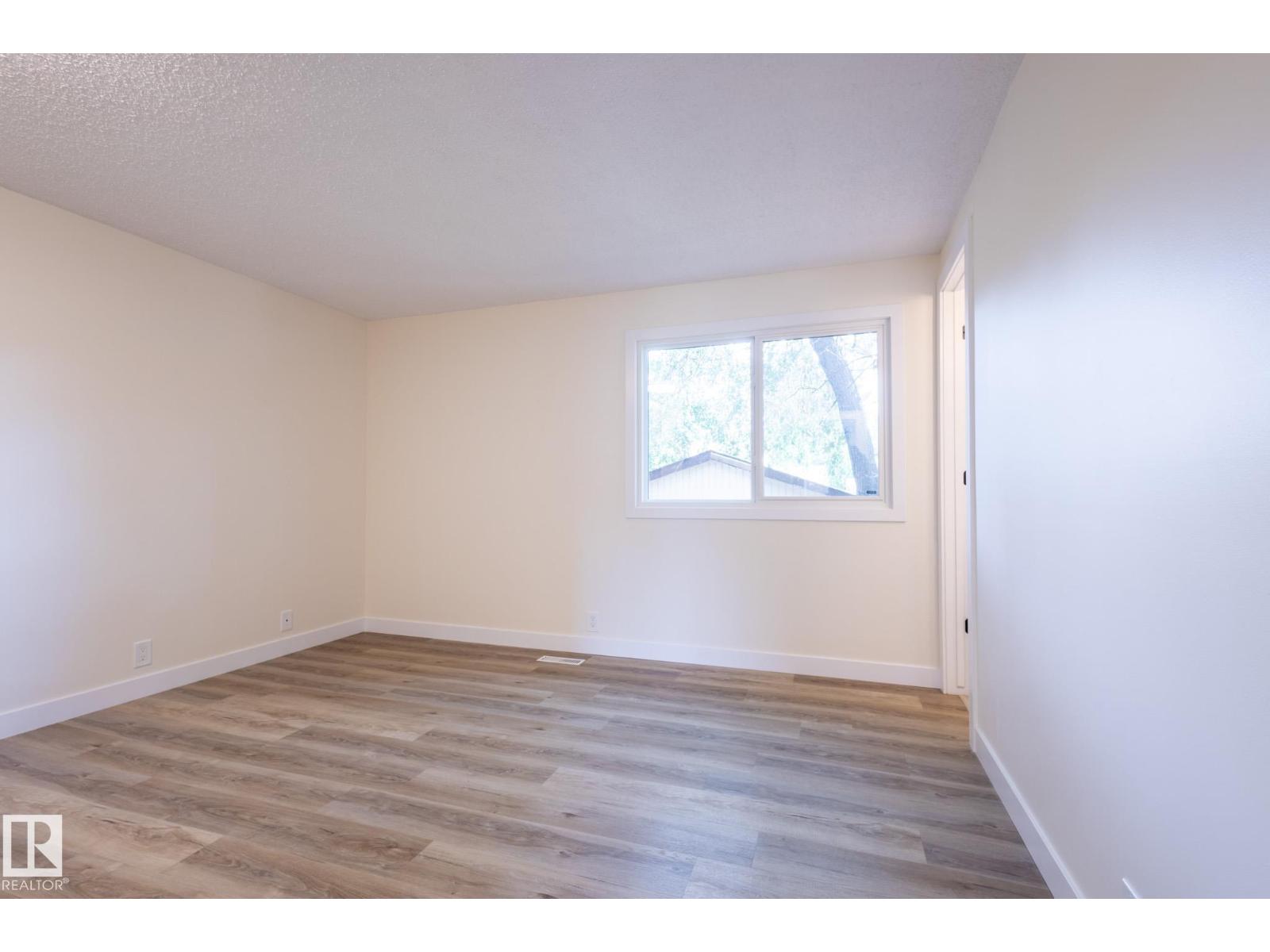 Photo 12 of 3109 110 A St Nw, Edmonton AB