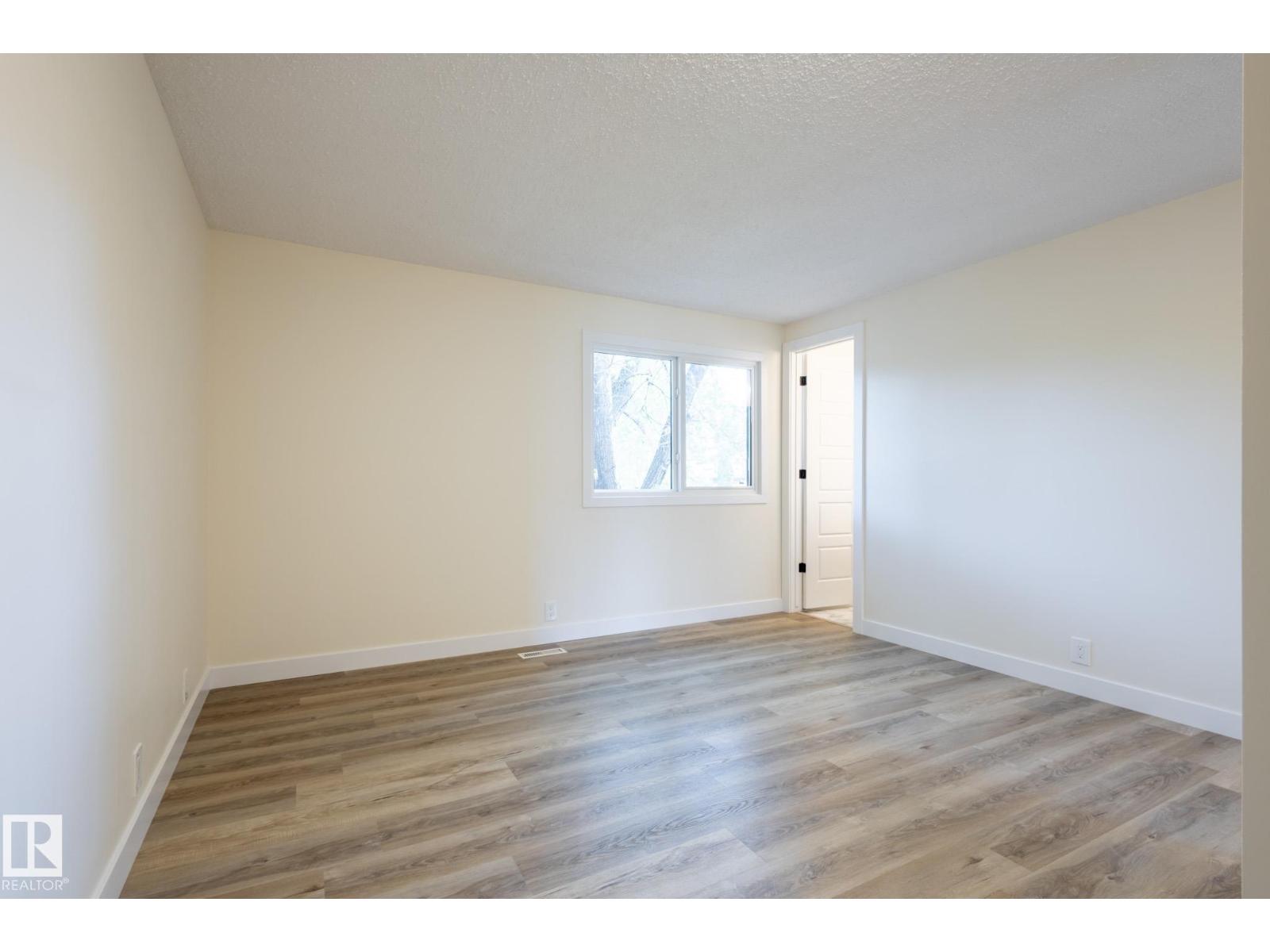 Photo 13 of 3109 110 A St Nw, Edmonton AB