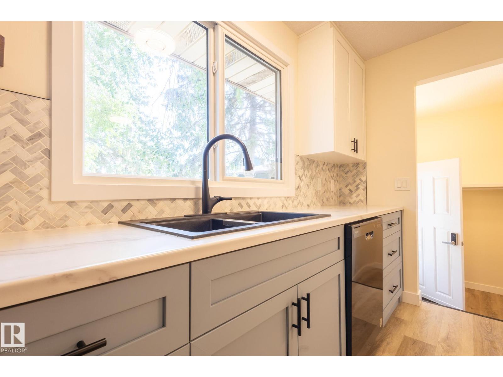 Photo 2 of 3109 110 A St Nw, Edmonton AB