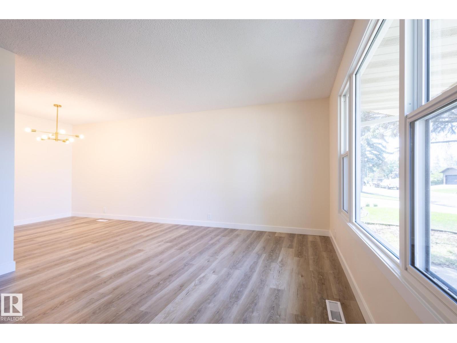 Photo 9 of 3109 110 A St Nw, Edmonton AB