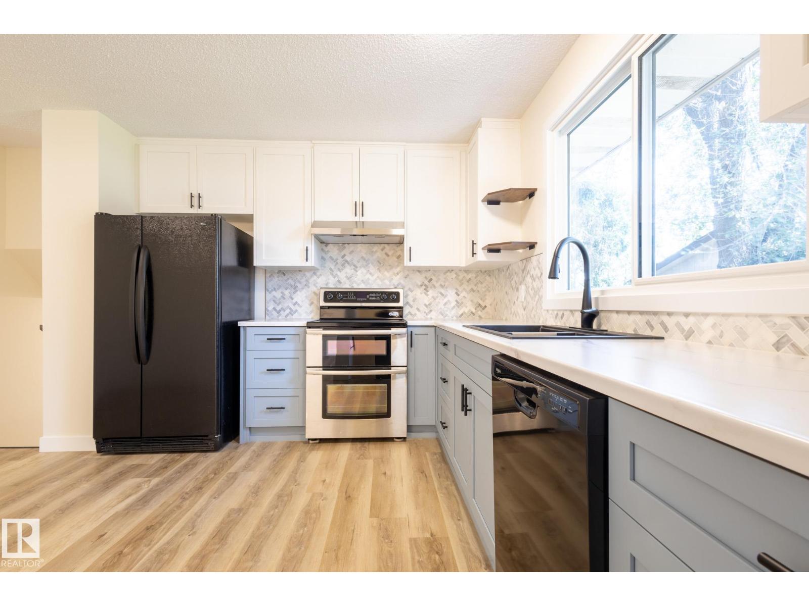 Photo 3 of 3109 110 A St Nw, Edmonton AB