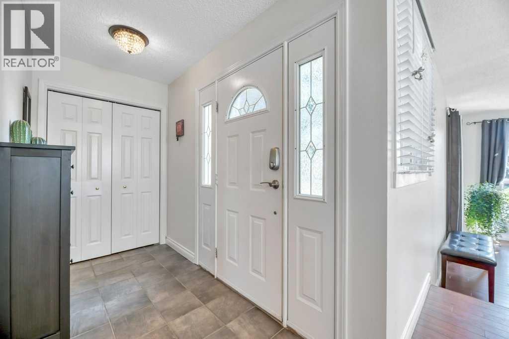 Photo 9 of 3112 107 Avenue Sw, Calgary AB
