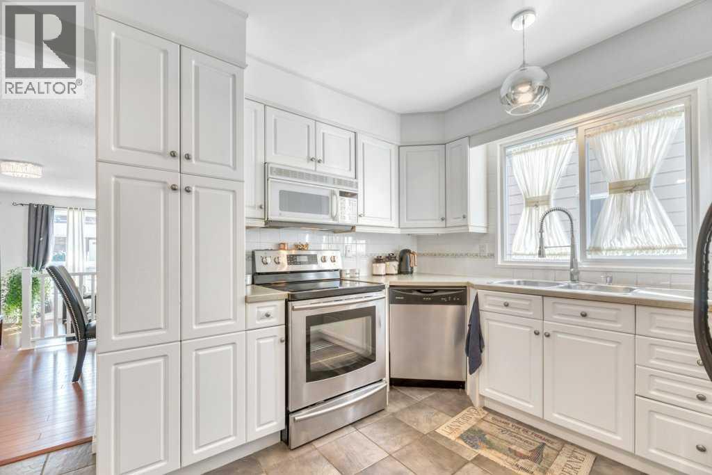 Photo 14 of 3112 107 Avenue Sw, Calgary AB