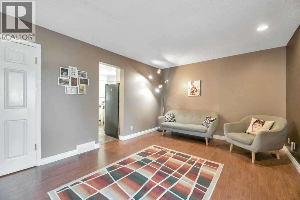 Photo 16 of 3112 107 Avenue Sw, Calgary AB