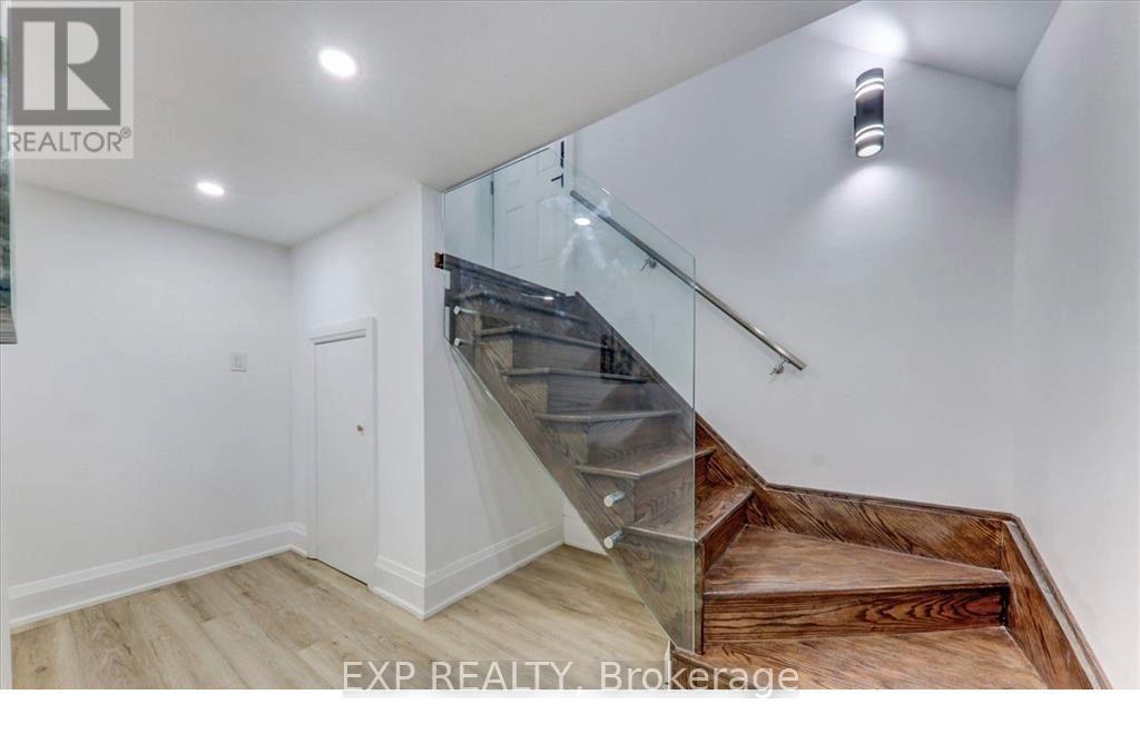 Photo 6 of 44 Tower Drive, Toronto ON