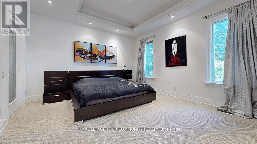 Photo 15 of 43 Denham Drive, Richmond Hill ON