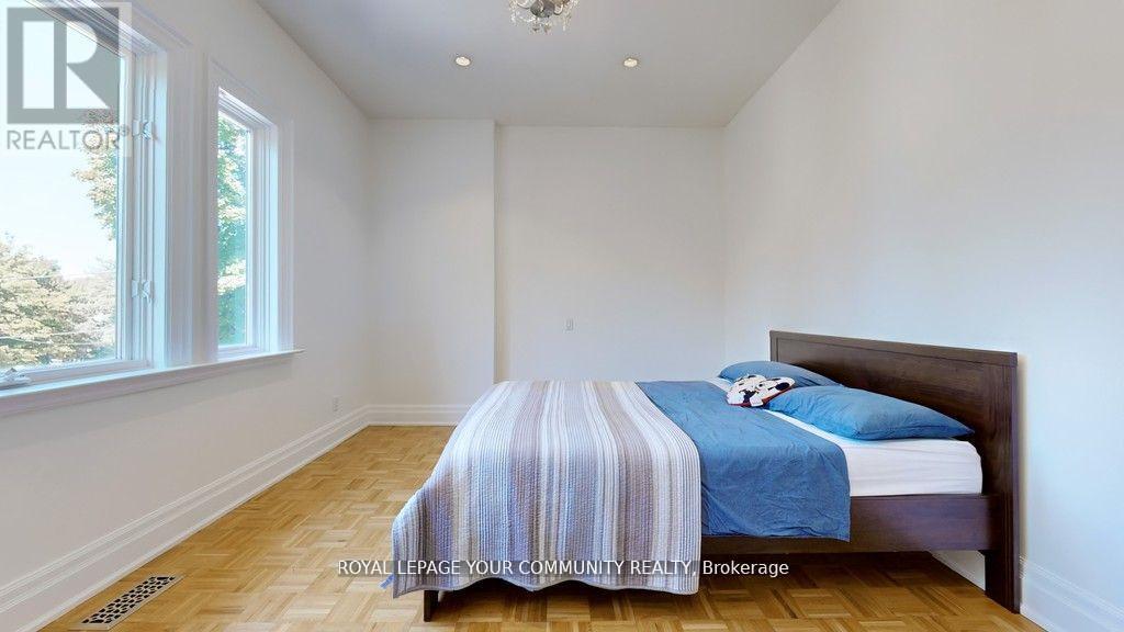 Photo 27 of 43 Denham Drive, Richmond Hill ON