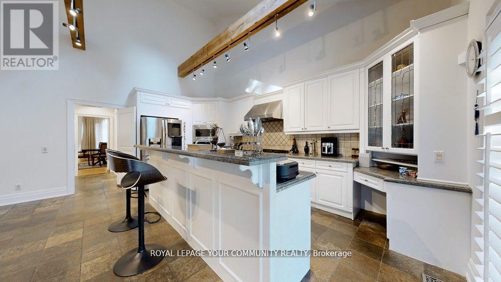 Photo 12 of 43 Denham Drive, Richmond Hill ON