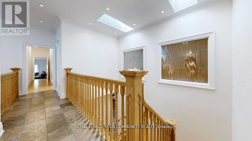 Photo 22 of 43 Denham Drive, Richmond Hill ON