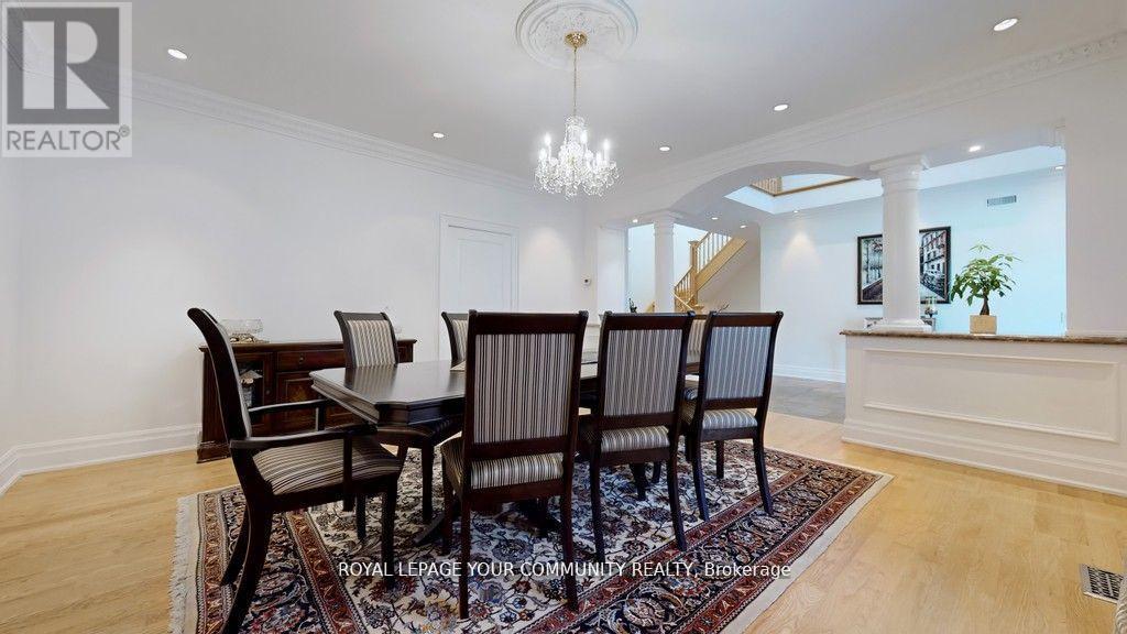 Photo 9 of 43 Denham Drive, Richmond Hill ON