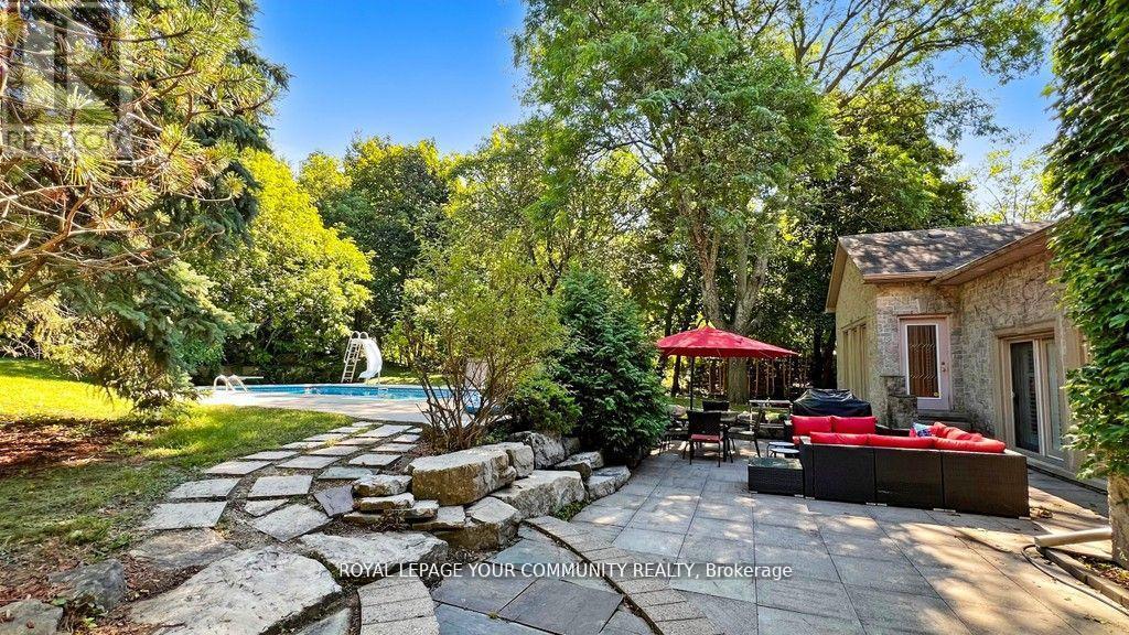 Photo 39 of 43 Denham Drive, Richmond Hill ON