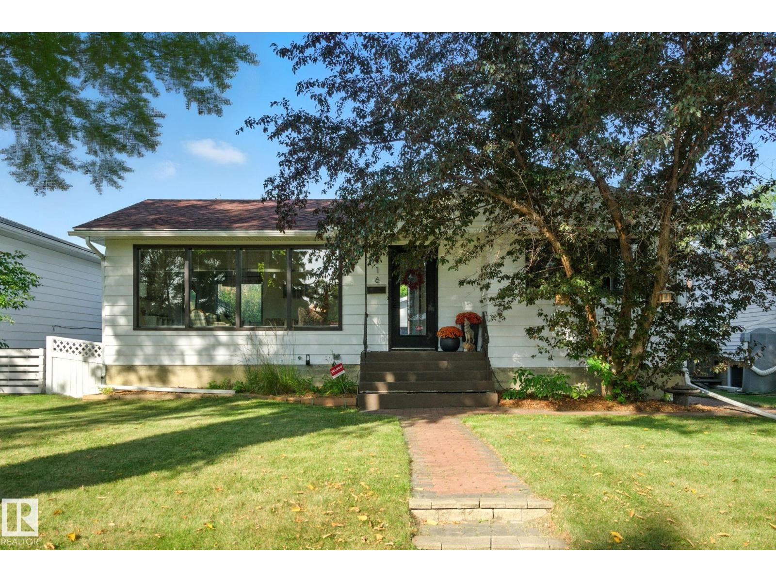Photo 1 of 9016 88 St Nw, Edmonton AB
