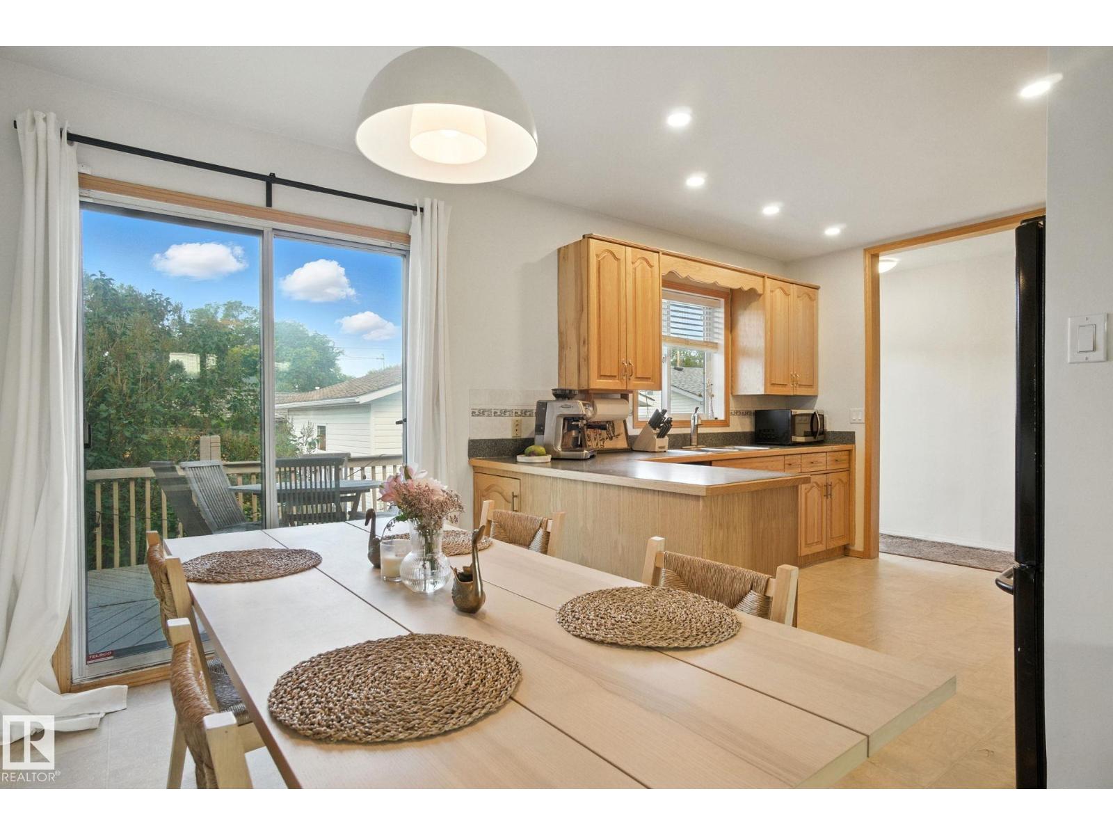 Photo 10 of 9016 88 St Nw, Edmonton AB