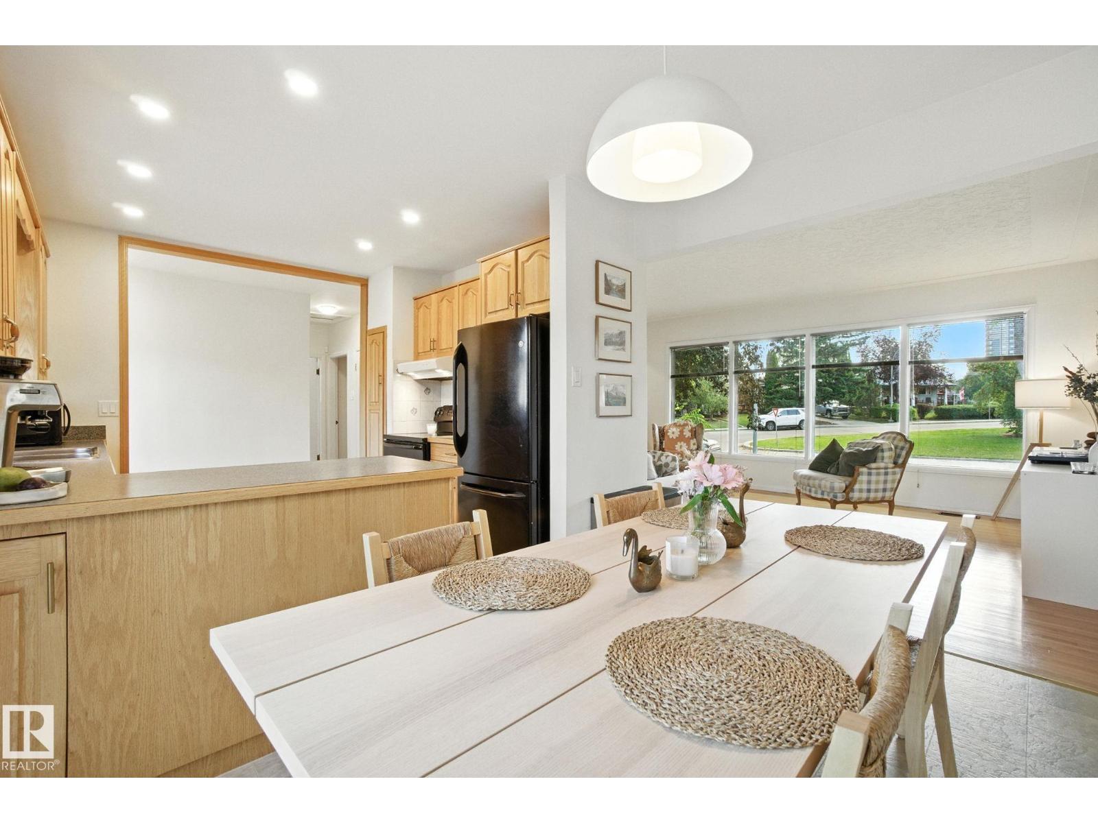 Photo 11 of 9016 88 St Nw, Edmonton AB