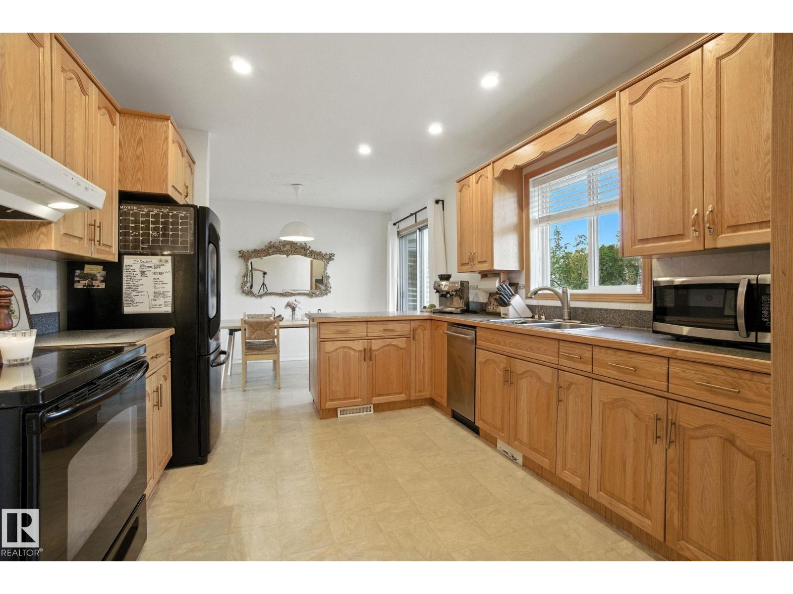 Photo 13 of 9016 88 St Nw, Edmonton AB