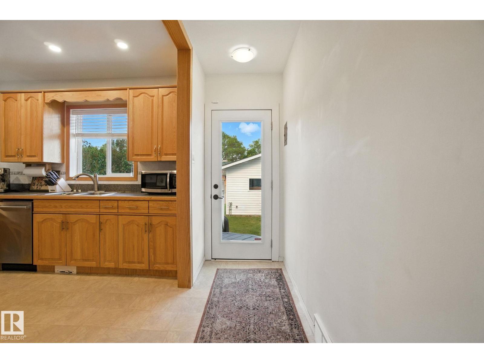 Photo 16 of 9016 88 St Nw, Edmonton AB