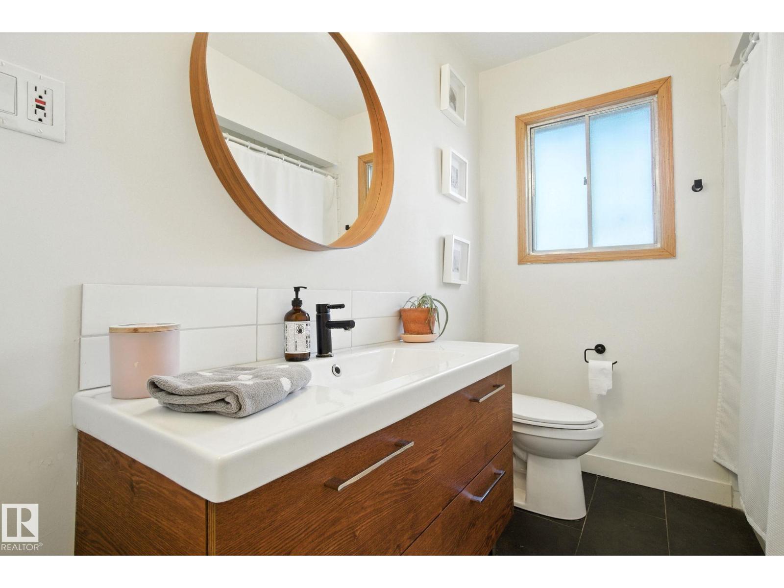 Photo 17 of 9016 88 St Nw, Edmonton AB