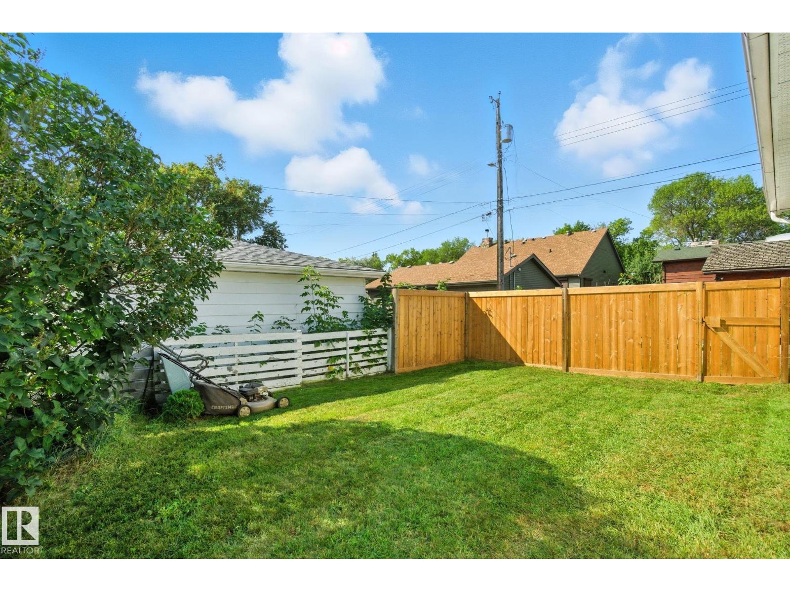 Photo 37 of 9016 88 St Nw, Edmonton AB