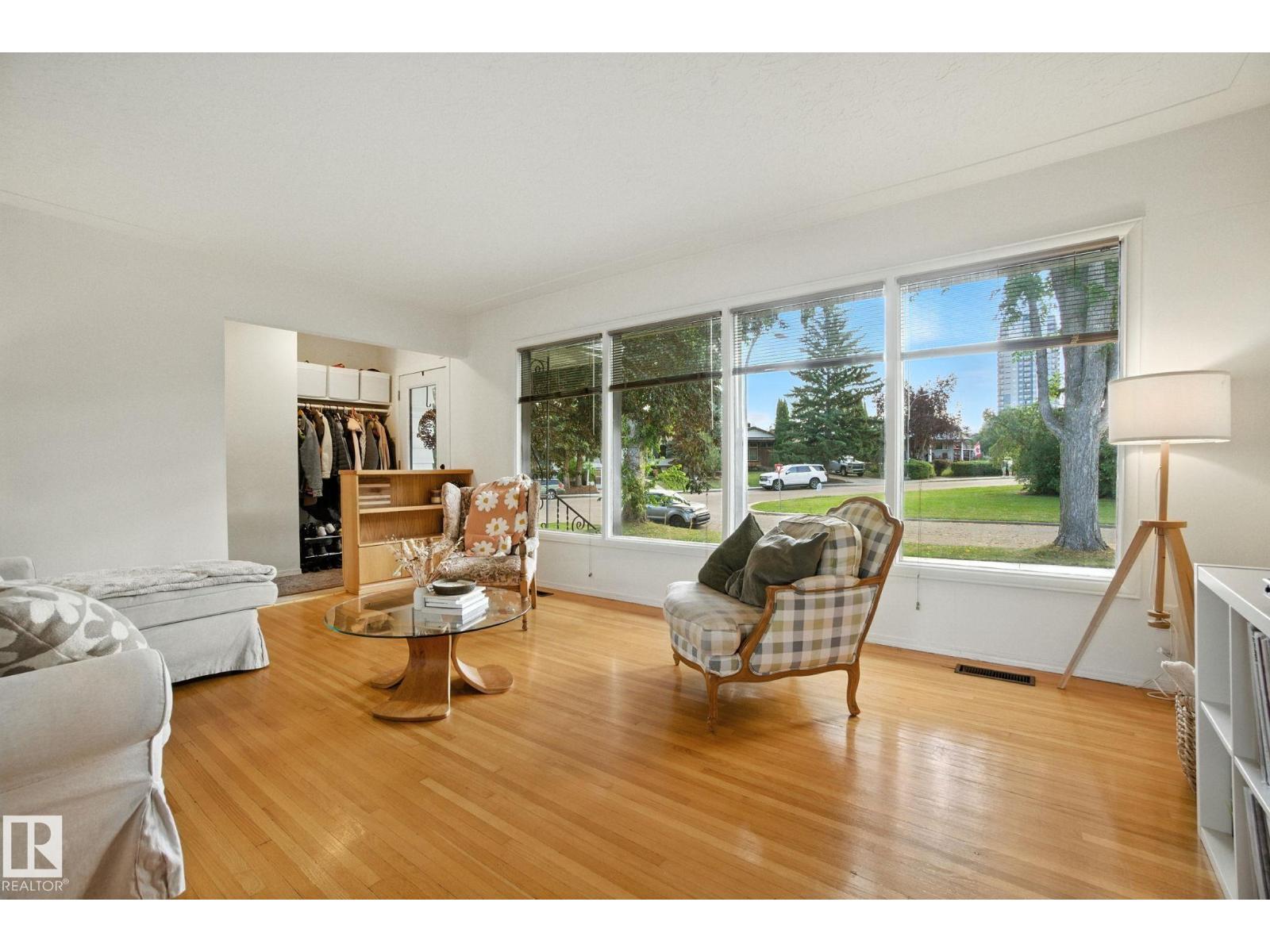 Photo 6 of 9016 88 St Nw, Edmonton AB