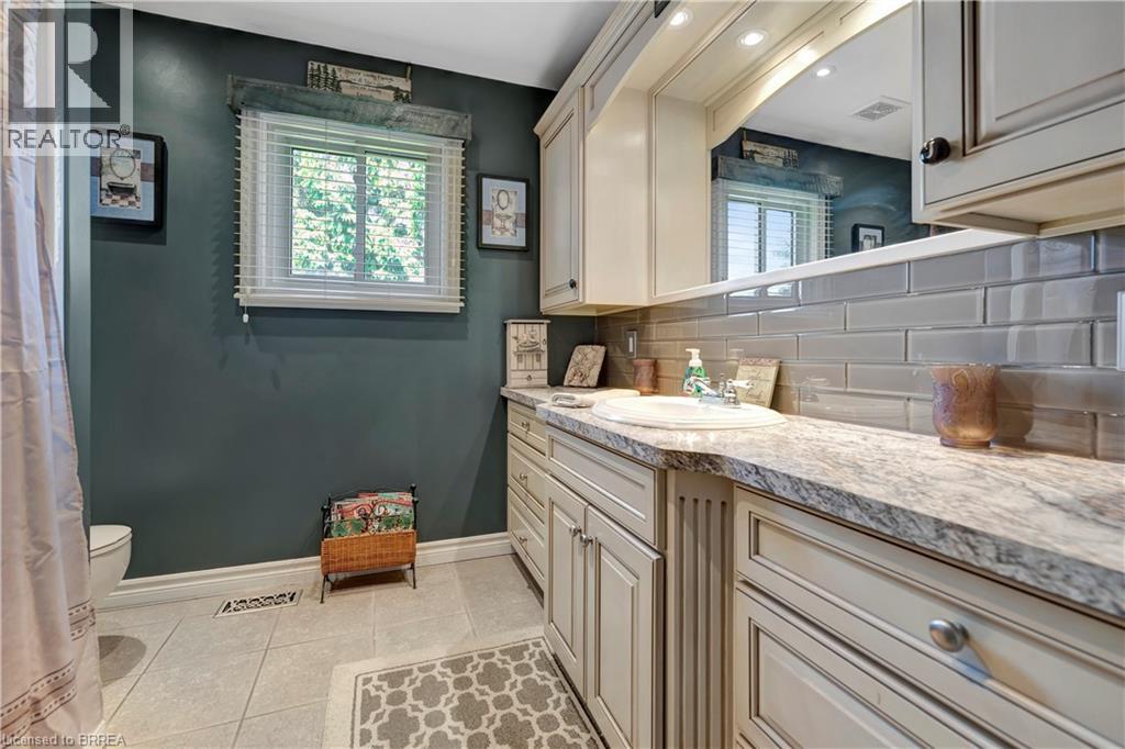 Photo 35 of 1697 Lakeshore Road, Selkirk ON