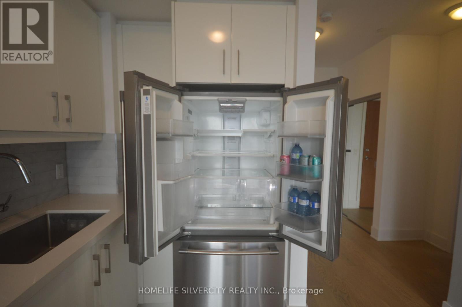 Photo 17 of 20 Shore Breeze Drive, Toronto ON