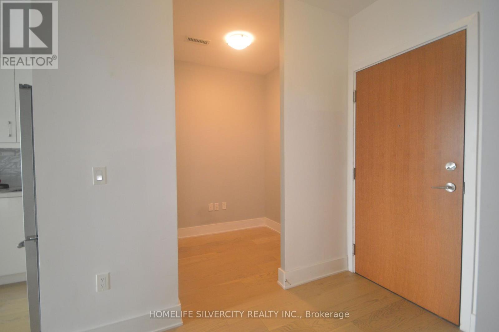 Photo 19 of 20 Shore Breeze Drive, Toronto ON