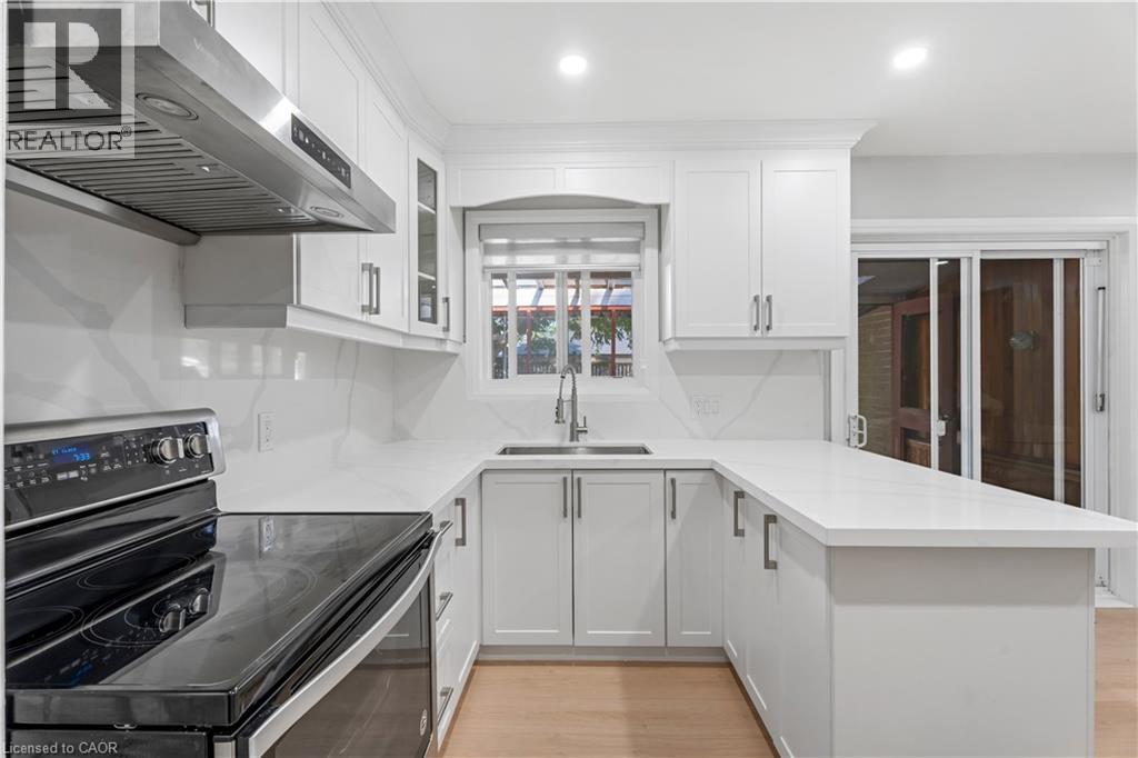 Photo 13 of 19 Old Orchard Avenue, Grimsby ON